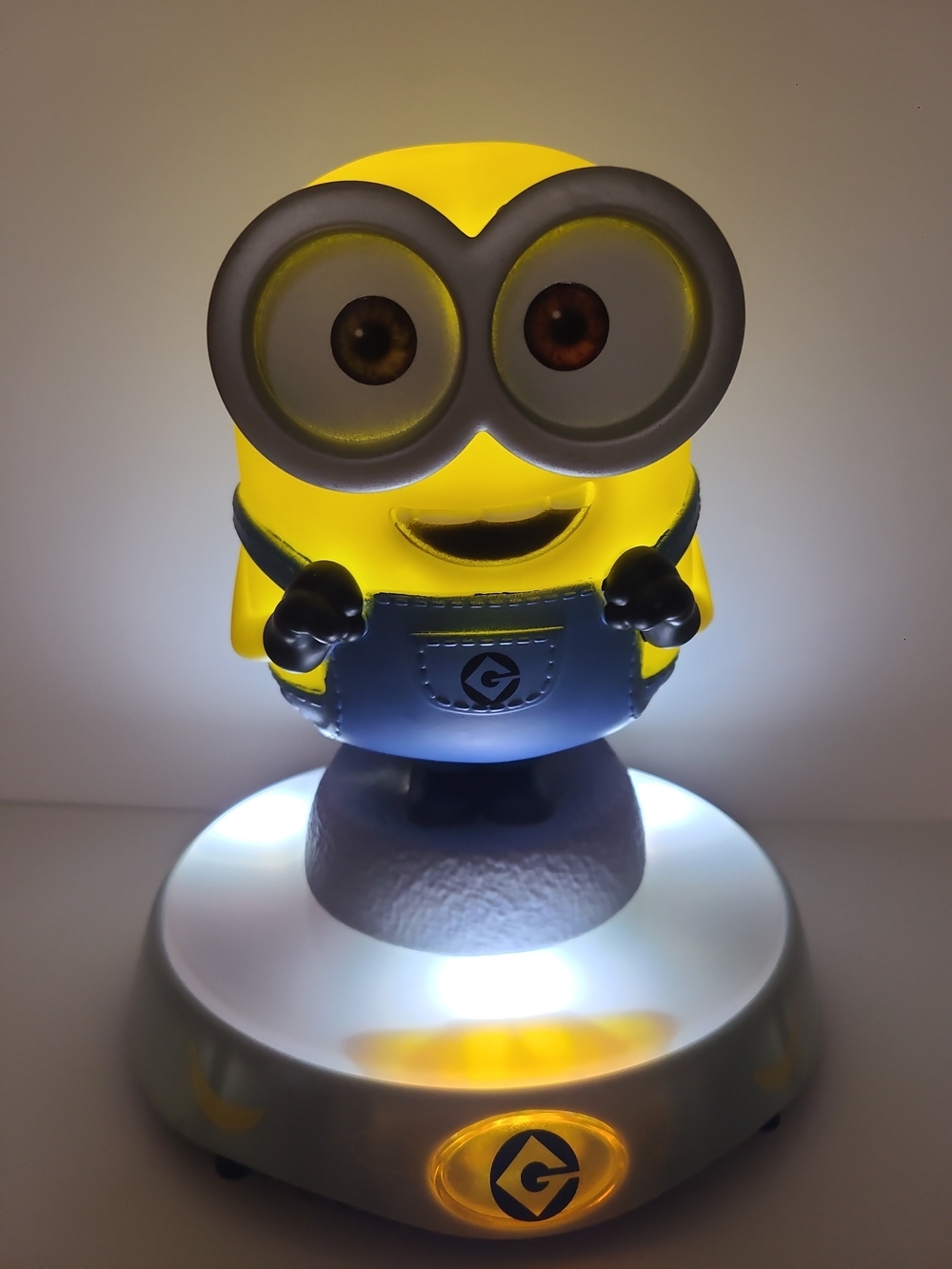 Despicable Me Sing & Light Up Minion Interactive Electronic Figure 2017 Works